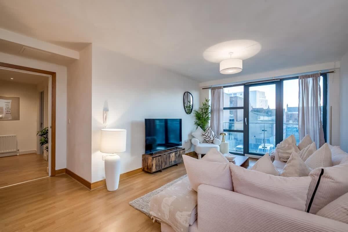 Central Belfast Apartments, Victoria Place Экстерьер фото