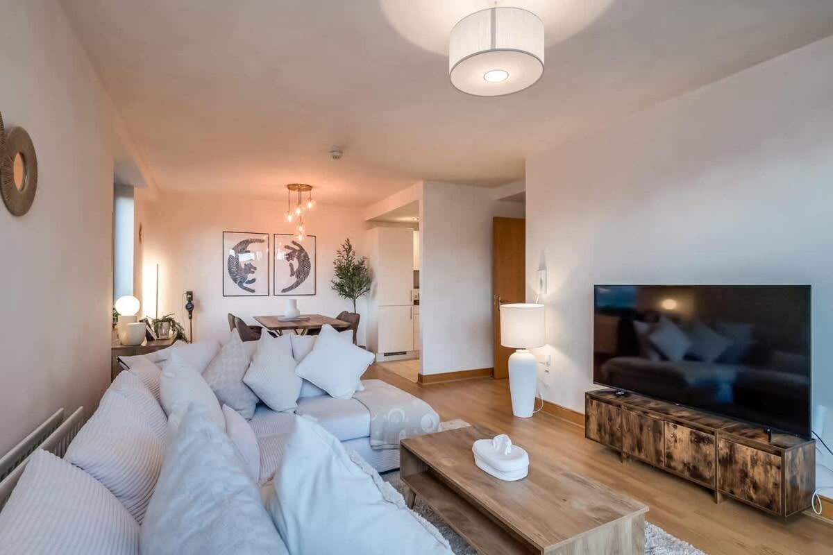 Central Belfast Apartments, Victoria Place Экстерьер фото
