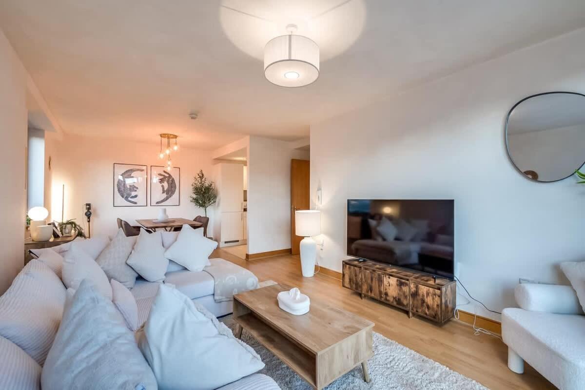 Central Belfast Apartments, Victoria Place Экстерьер фото